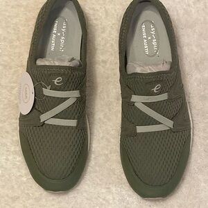 Easy Spirit Denise Austin Olive Mesh Slip-On Sneakers for Women NWT size 8.5